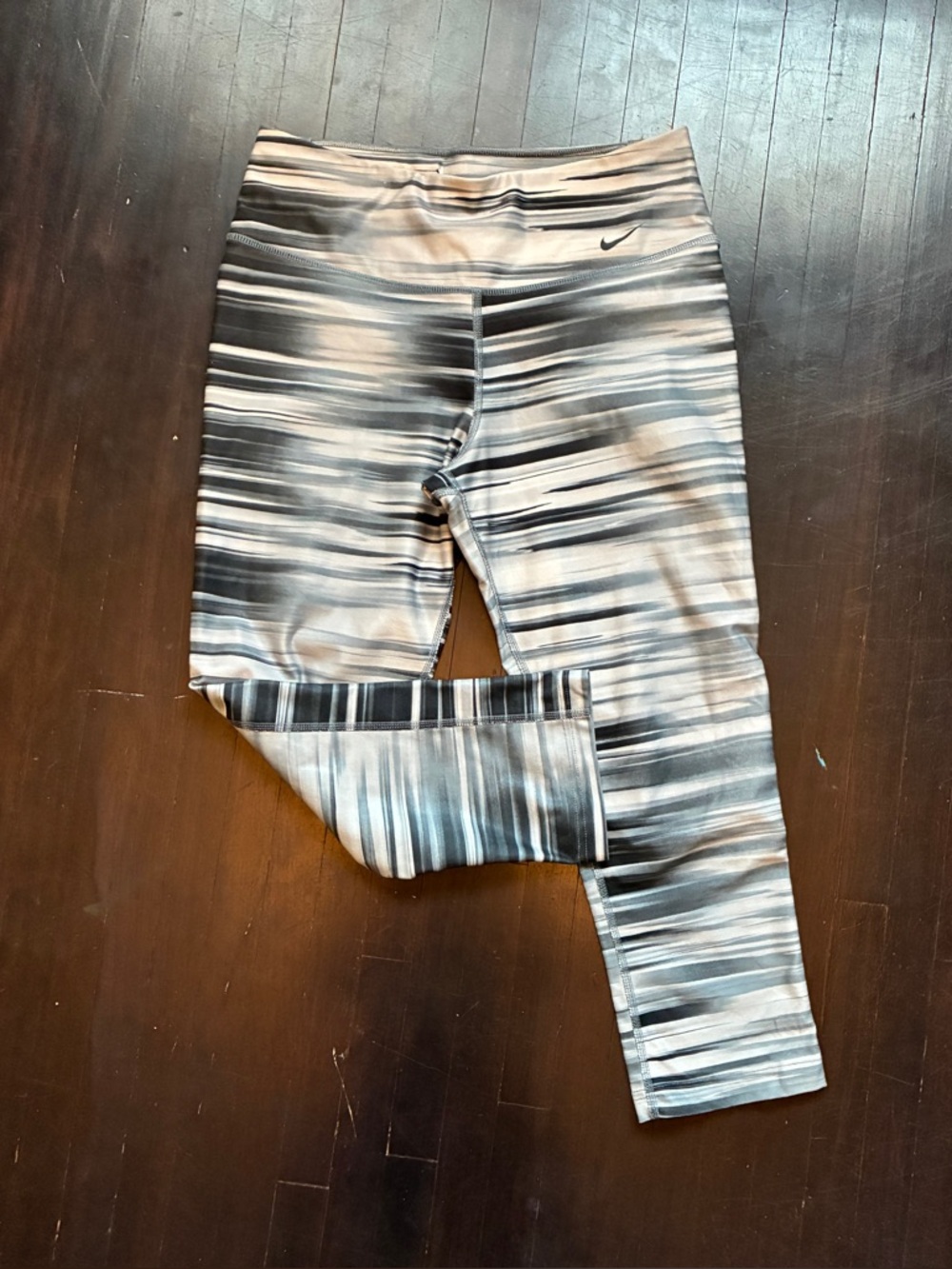Nike Dri-Fit Gray Striped Cropped Leggings, size small